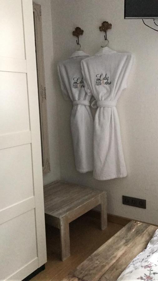 Guestsuite Lady Anna ברוז' מראה חיצוני תמונה